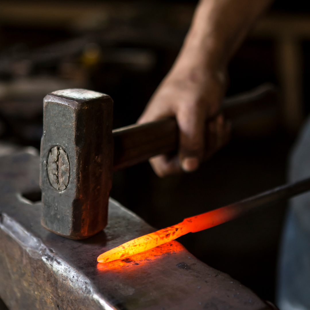 Poste de soudure et de forge de l'atelier métal de la Cité du Faire